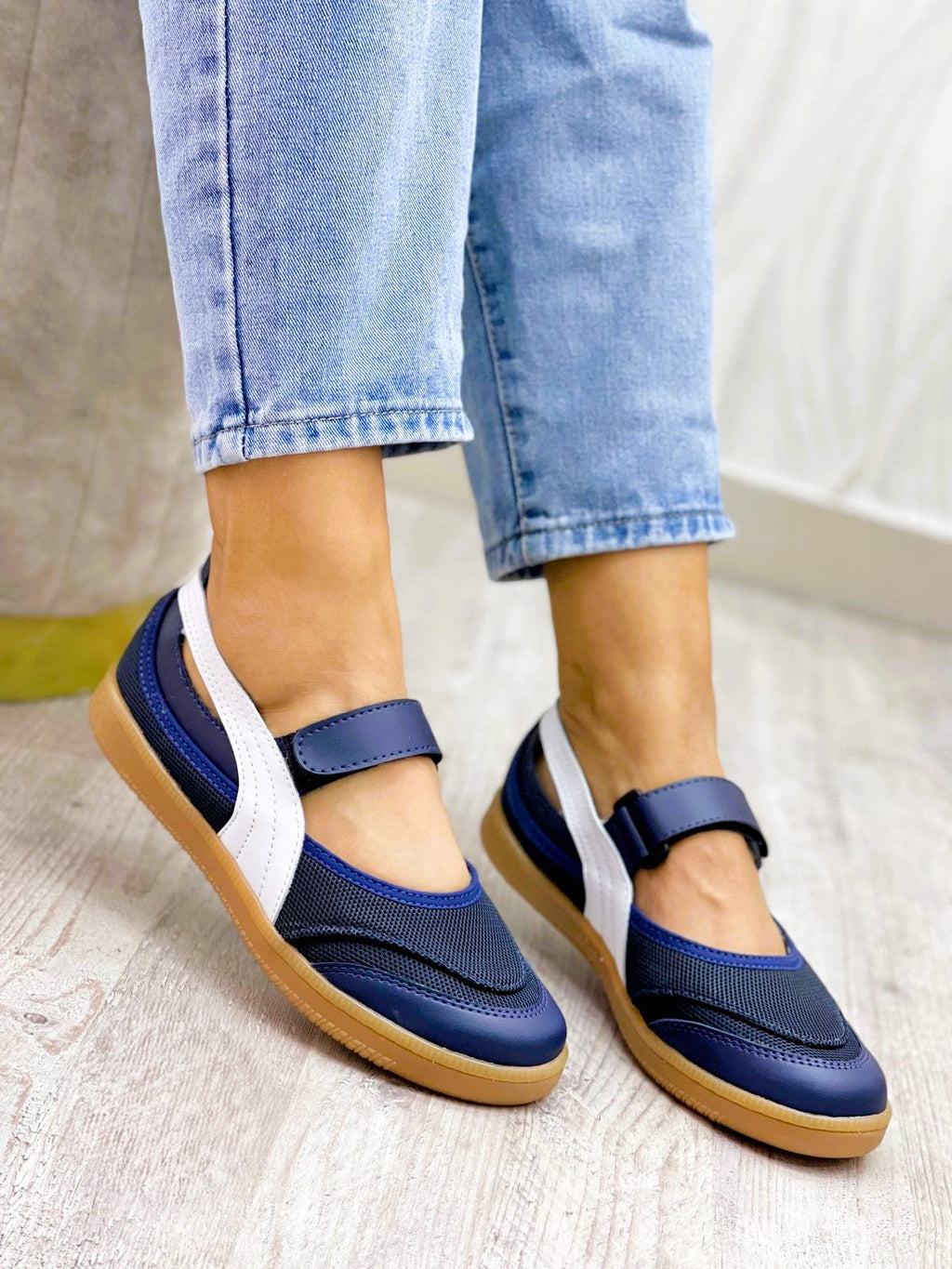 gid://shopify/MediaImage/41238675030305