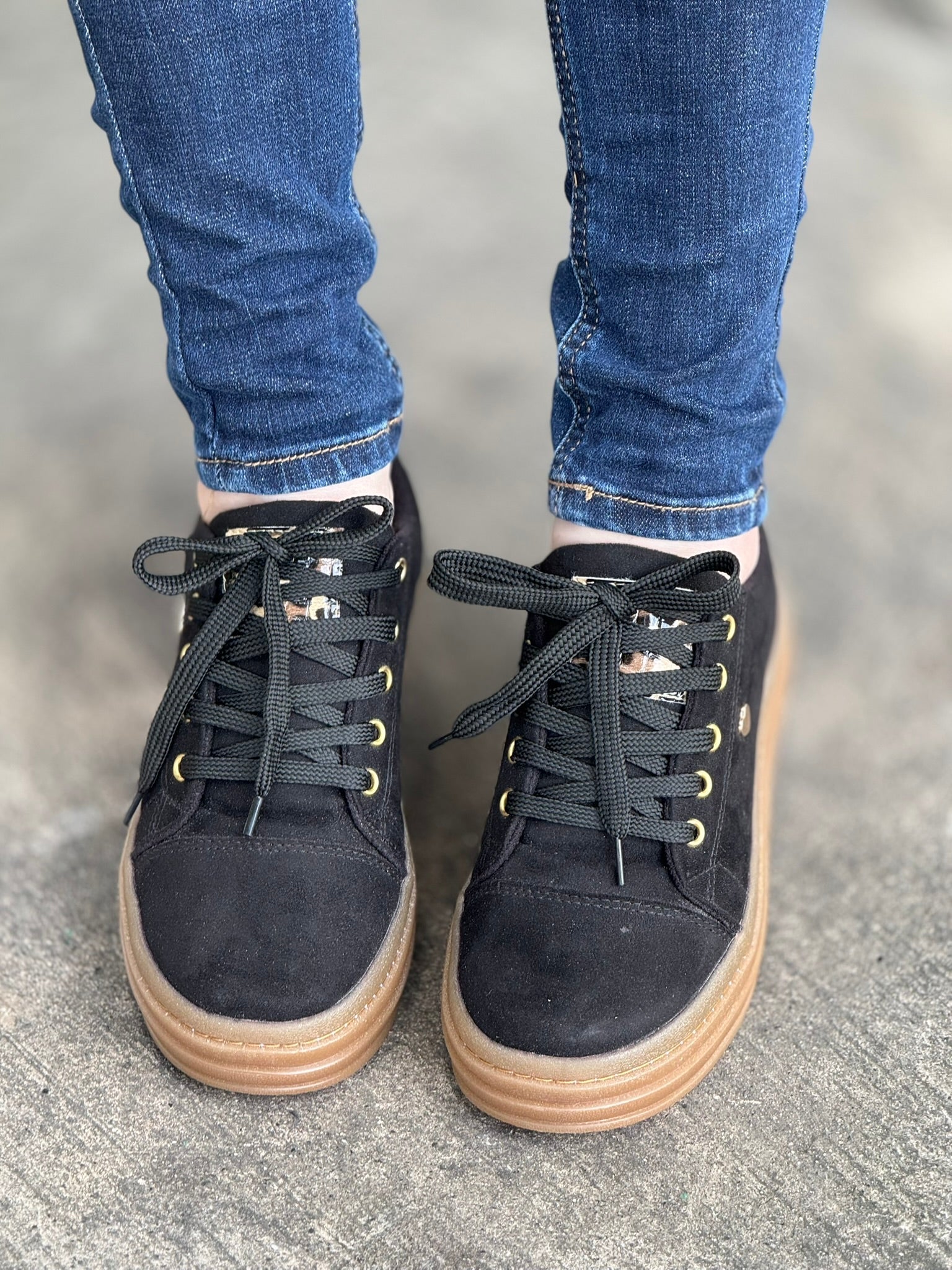 gid://shopify/MediaImage/41238683844897