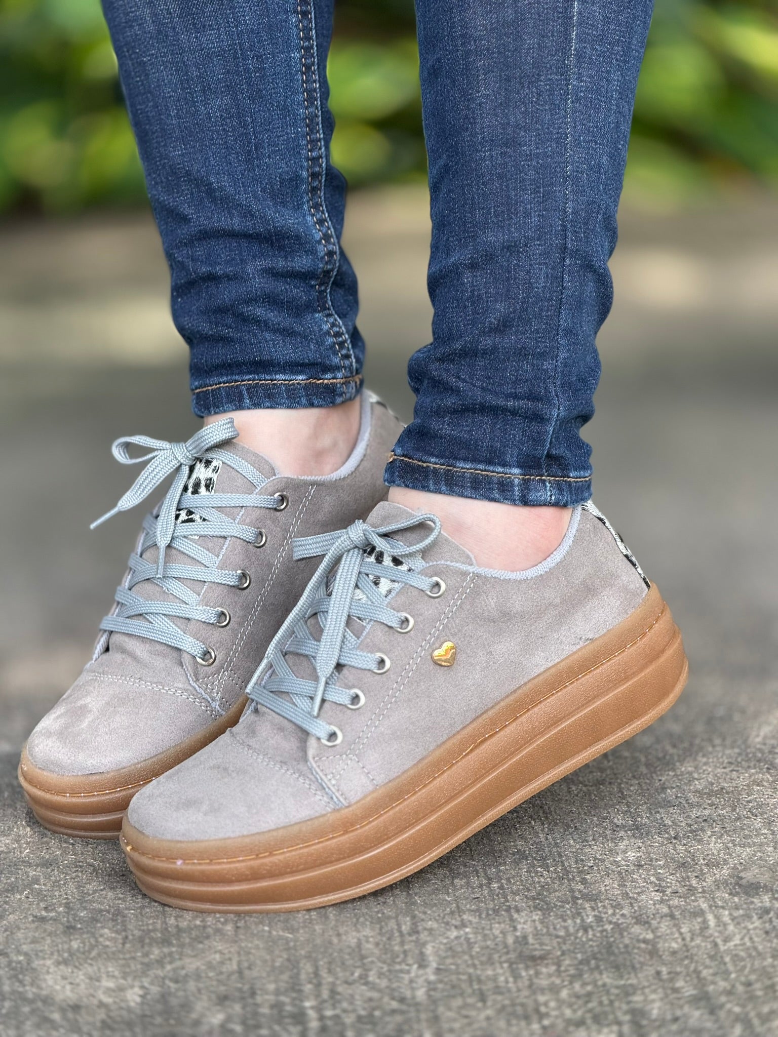 gid://shopify/MediaImage/41238683877665